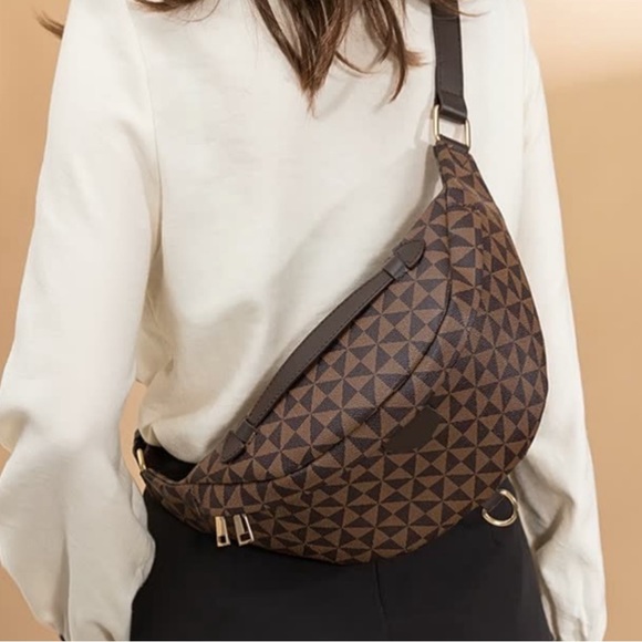 Quilted Fanny Pack - Picture 4 of 4